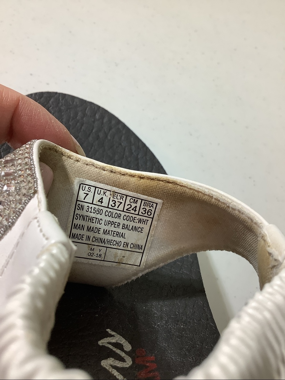 Skechers Meditation Luxe bone with silver accents thong sandals, size  7 - Picture 6 of 6